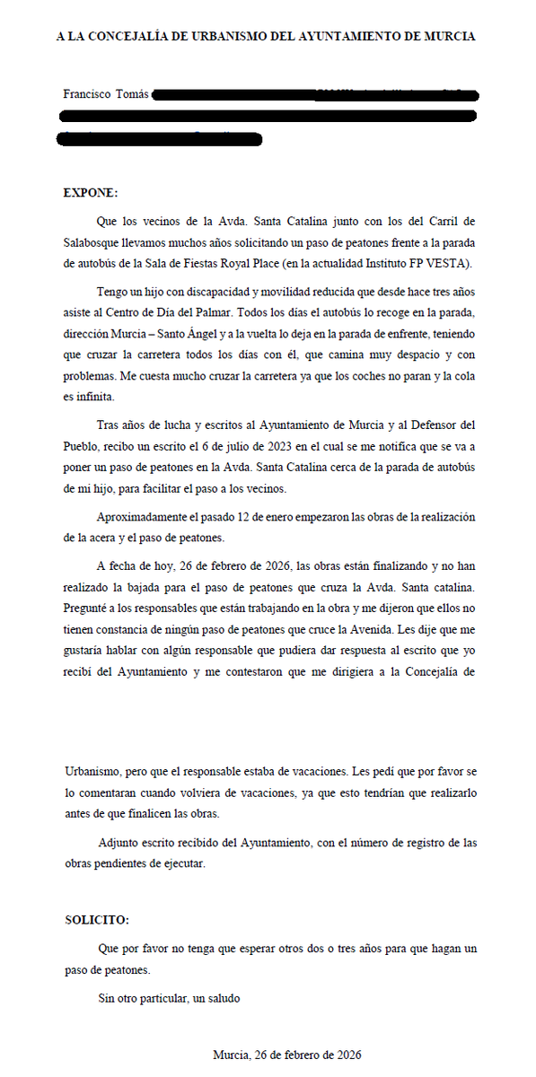 franM00_21's tweet photo. Al preguntar al supervisor que se encontraba allí, la contestación fue que el encargado estaba de vacaciones y que, además, no tenían previsto hacer ningún paso de peatones que conectase una parada con la otra. Mi padre vuelve a enviar un cuarto escrito. 🧵👇13/18 https://t.co/W1hZ7N5H1G