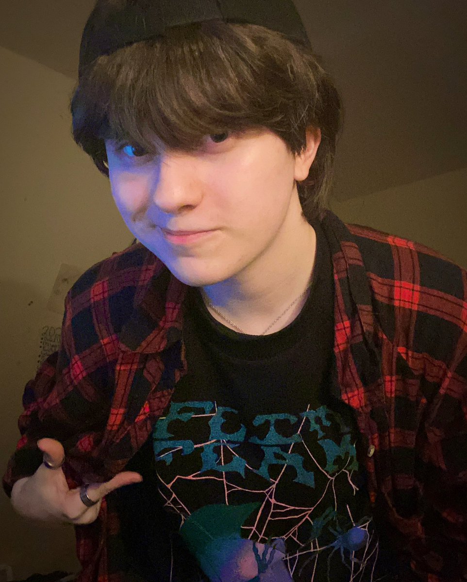 evnsvoiid's tweet image. white boy what the HELL are you doing 😭😭😭😭😭
#flamtwt #flamingo