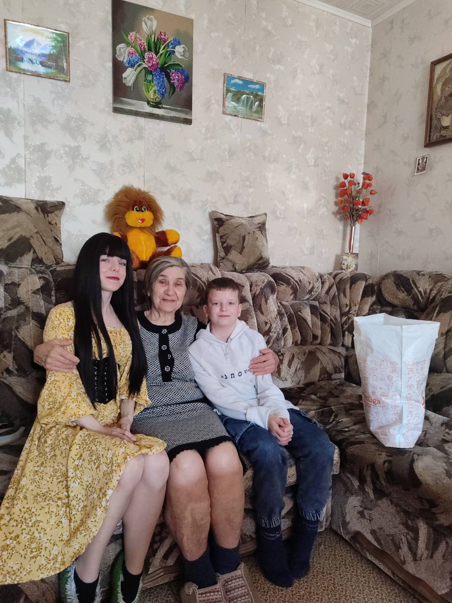 тупой лев tweet media