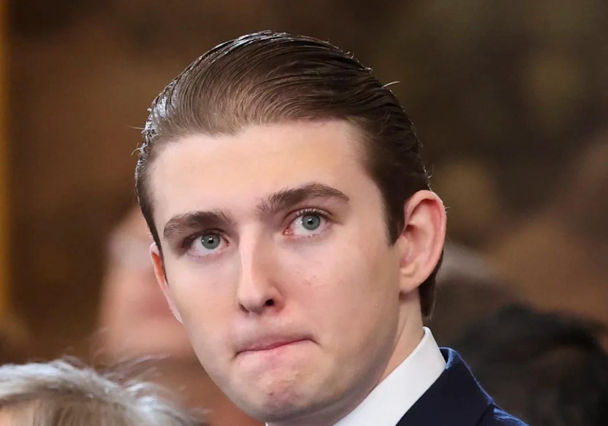 CelebTattler's tweet photo. Barron Trump celebrates 20th birthday without older siblings.
Sources say that was no coincidence. “They’re not close — at all,” one source said. “This wasn’t an oversight. They were left off the list.” he added.
https://t.co/orFLKZmDdf
 #celebrities #donaldtrump https://t.co/dpoY8qP7aJ