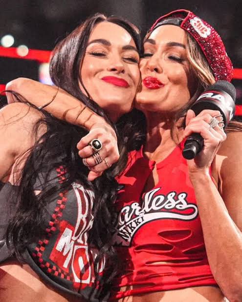 𝑴 ☆ tweet media