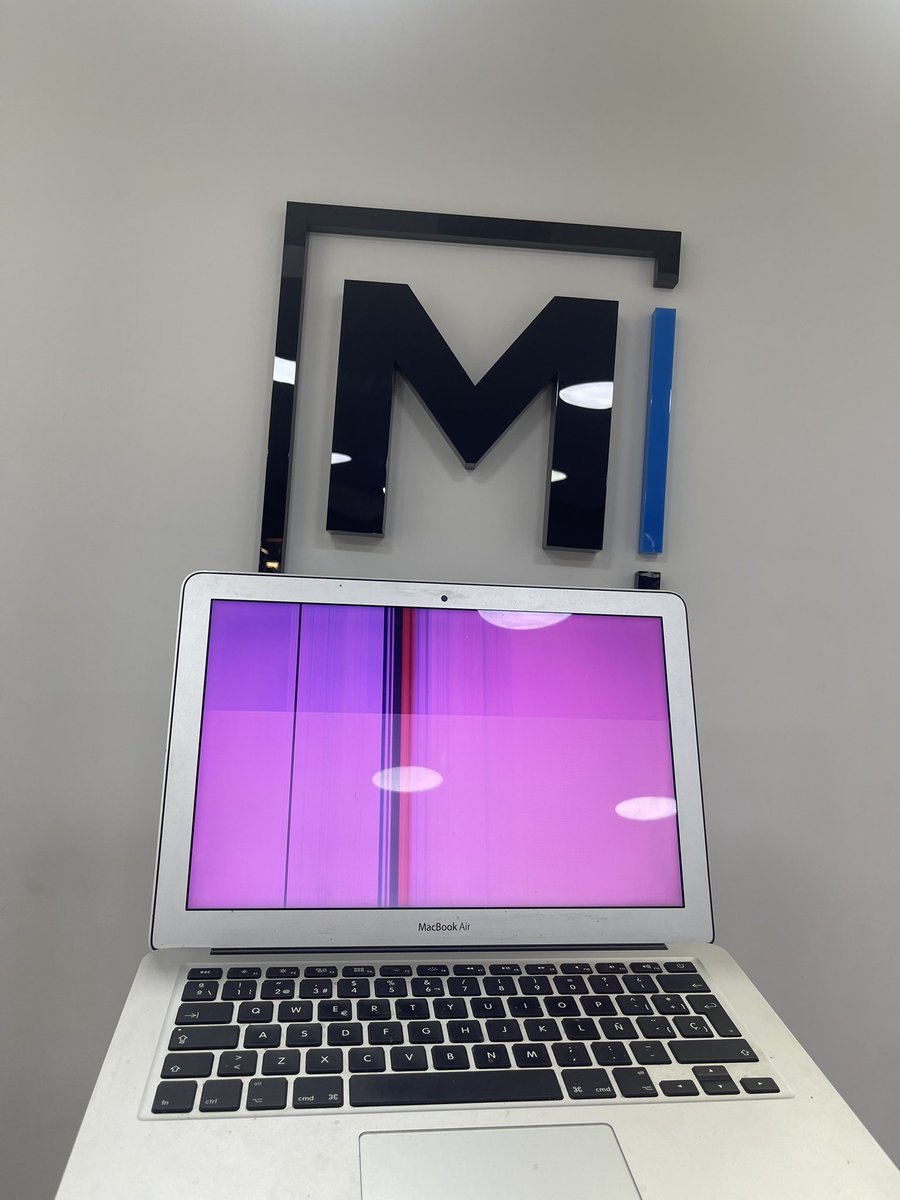 Macinside0's tweet photo. Cambio de pantalla para MacBook Pro y Air original con 9 meses de garantía en #macinside Chile 🇨🇱 https://t.co/j2EwxU4tRp