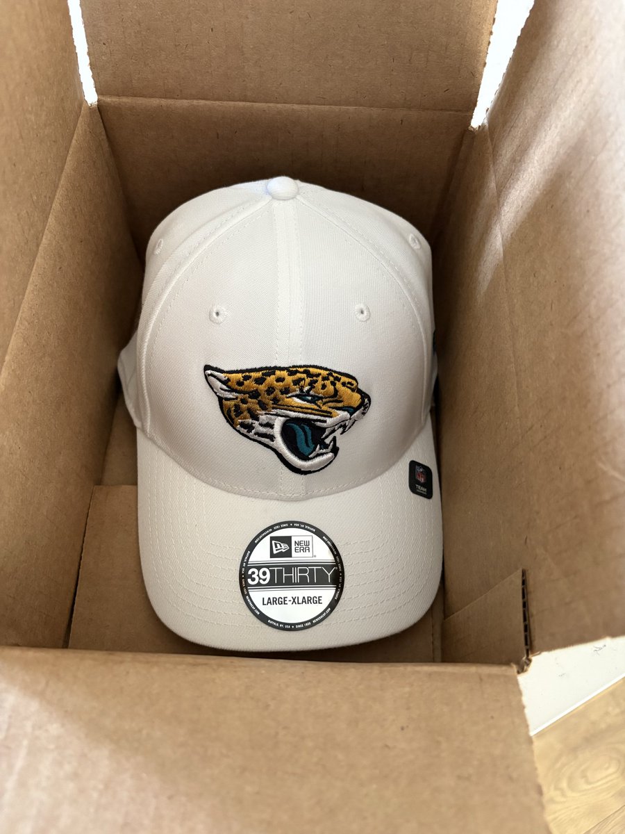 Tumminelli_'s tweet photo. @End_Fanatics just did an experiment I ordered a throwback Jags white hat twice. Once from Jags Store and once from Fanatics. Obviously both being run by Fanatics I knew they would fail and ultimately exposed their means to try to mislead consumers. Ordered vs received. WILD!!!! https://t.co/kgk3JgIeEb