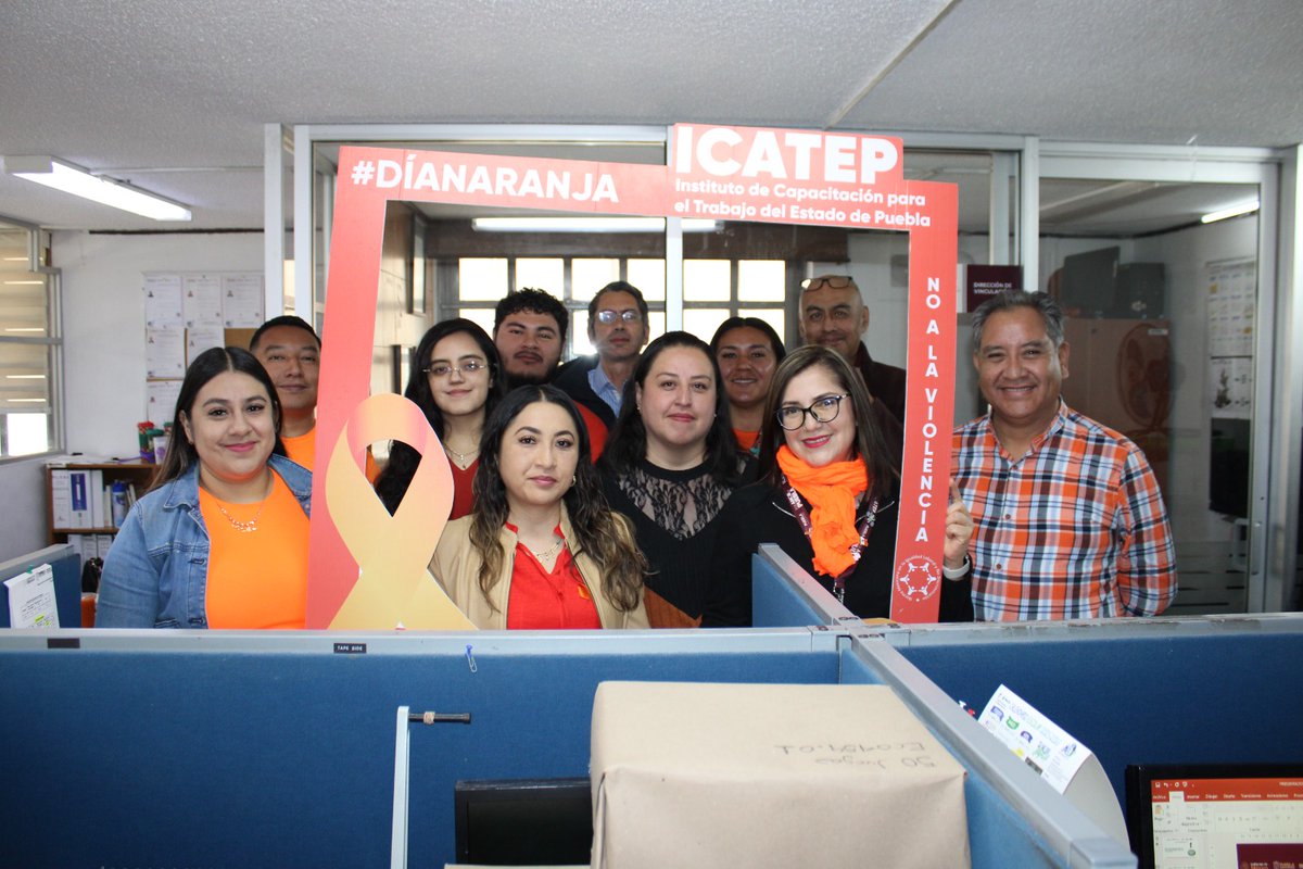 ICATEP_Oficial's tweet photo. Nos mantenemos unidos 🤝 para reforzar el compromiso con la construcción de espacios de respeto, igualdad y cero tolerancia a la violencia contra las mujeres y niñas.

Con el respaldo del @Gob_Puebla  se impulsan acciones que fortalecen entornos seguros 🧡 y promueven el bienestar de todas y todos.

#PensarEnGrande #PorAmorAPuebla