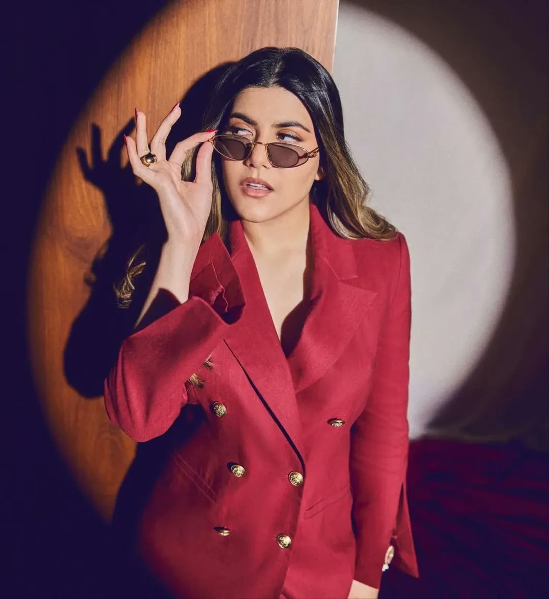 AnanyaBirlaX's tweet photo. There’s something magical about the way she carries herself — soft yet strong. ❤️ 

#AnanyaBirla #InspiringSoul #RoleMode #adityabiragroup #rcb @AnanyaBirlaX https://t.co/SwMVlUywgE