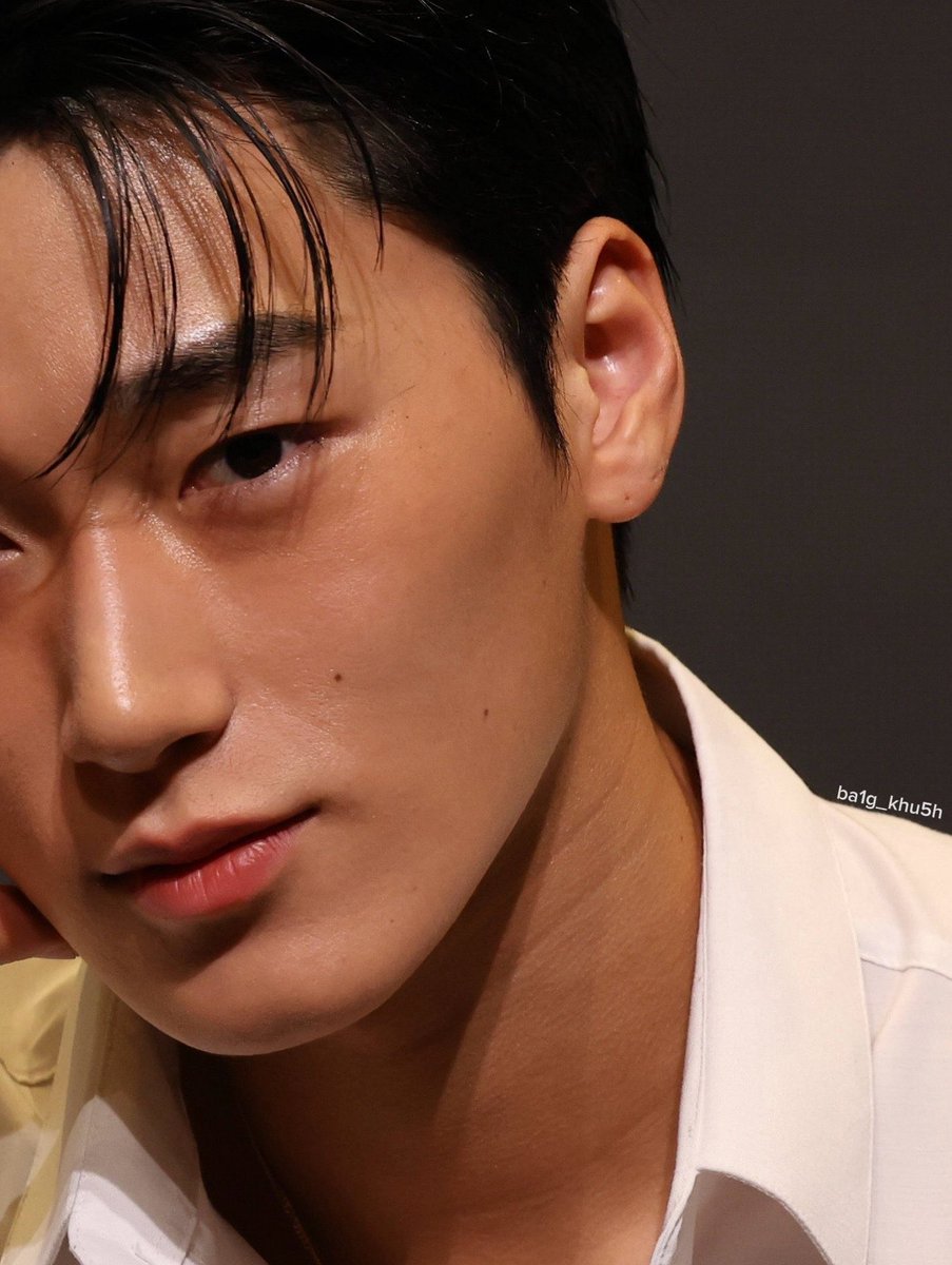 looking at this picture isn’t enough…i have to eat my phone