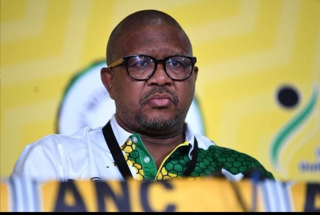 Bustthelooters's tweet photo. @MbalulaFikile fcked up the Dept of Sports and looted, fcked up our Railways and looted, fcked up the @SAPoliceService and looted, is fcking up @MYANC. Have you checked petty cash box at #LoothuliHouse? He's a thug, criminal and looter. Thank you @afriforum @Corruption_SA https://t.co/vbSlGIj9xg