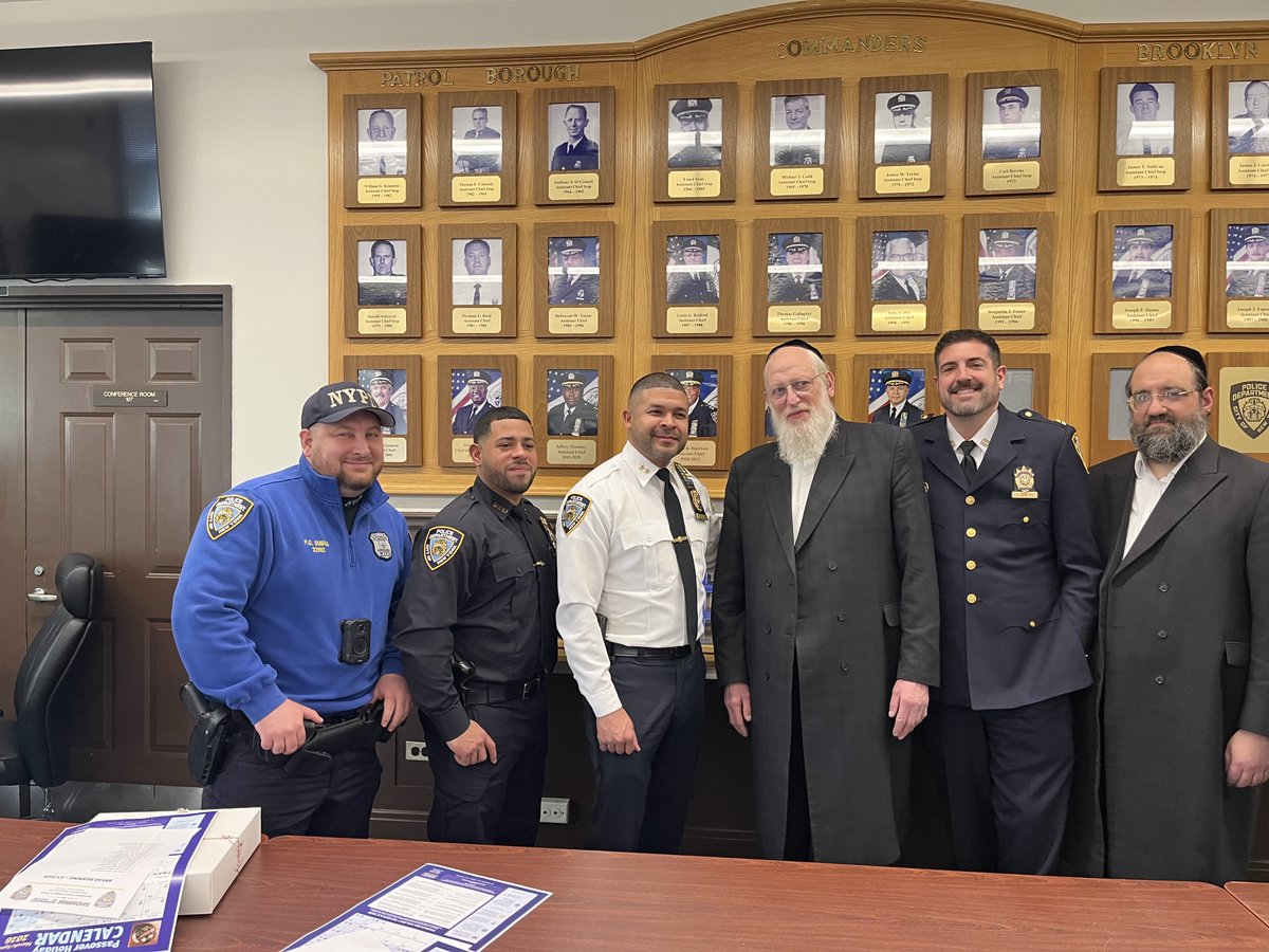 NYPD 90th Precinct tweet media