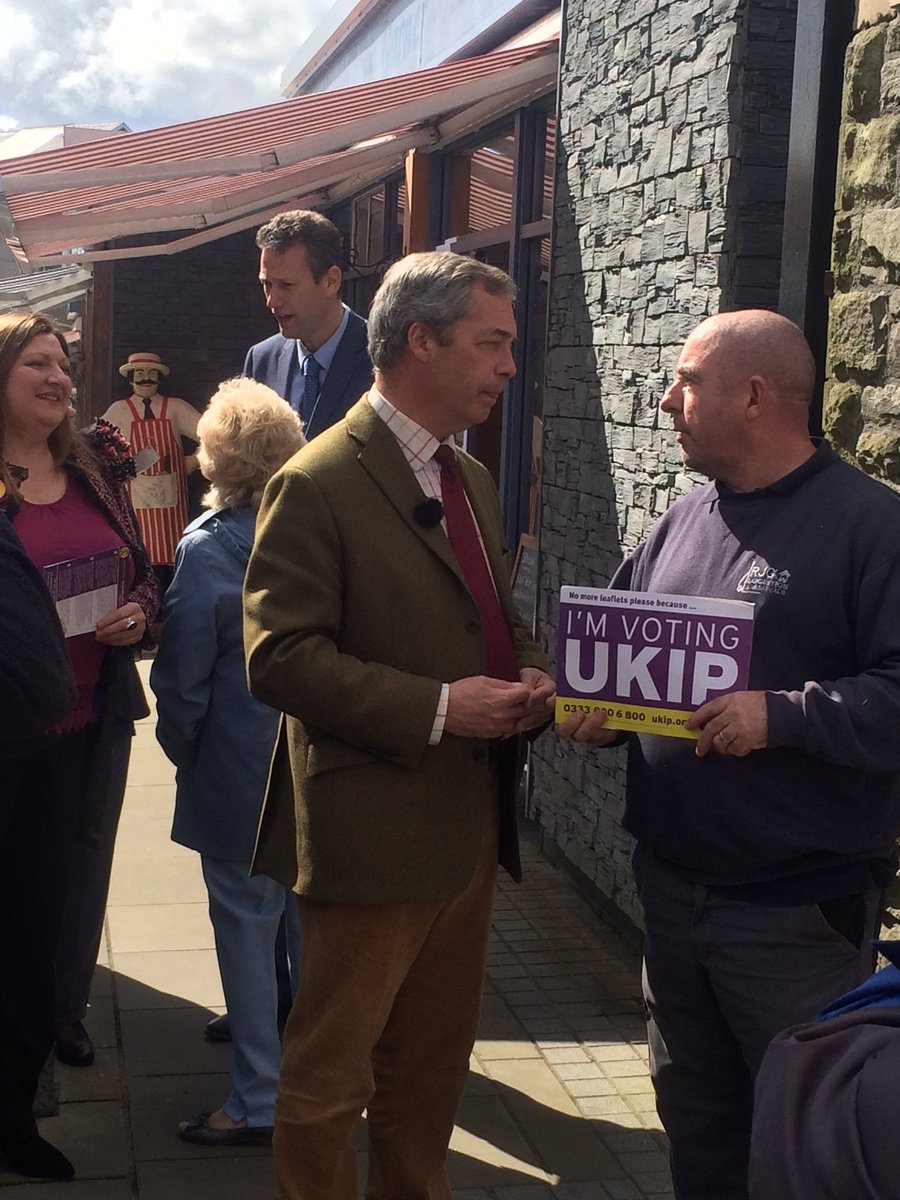 reformexposed's tweet image. Reform UK's Glenda Davies, candidate for Blaenau Gwent and Rhymney. She's former UKIP, just like @Nigel_Farage and Nathan Gill.

On the subject of Nathan Gill, here she is with Nigel and Nathan back when she was a candidate in Ogmore.

She's called Dr Glenda Davies on Twitter,