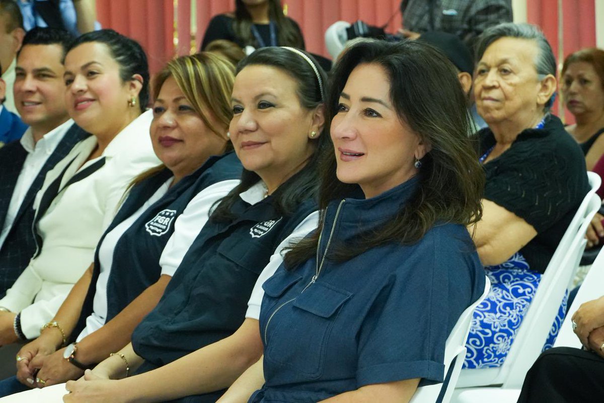 La Ministra de <a href="/ViviendaSV/">Ministerio de Vivienda - FONAVIPO</a>, <a href="/misol140/">Michelle Sol 🇸🇻</a>, junto a la representante de la <a href="/FGR_SV/">Fiscalía General de la República El Salvador</a>, Mariela Castro, entregaron escrituras de propiedad de 163 lotes a personas que fueron estafadas por Corporación ARGOZ.

Algunas de las familias esperaron hasta 38 años para contar con la seguridad