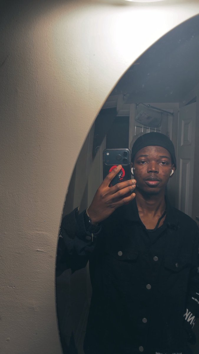 𓃵 ₣ØⱠ₳Ɽł₦ ØⱠØɎł₦𓃵 tweet media