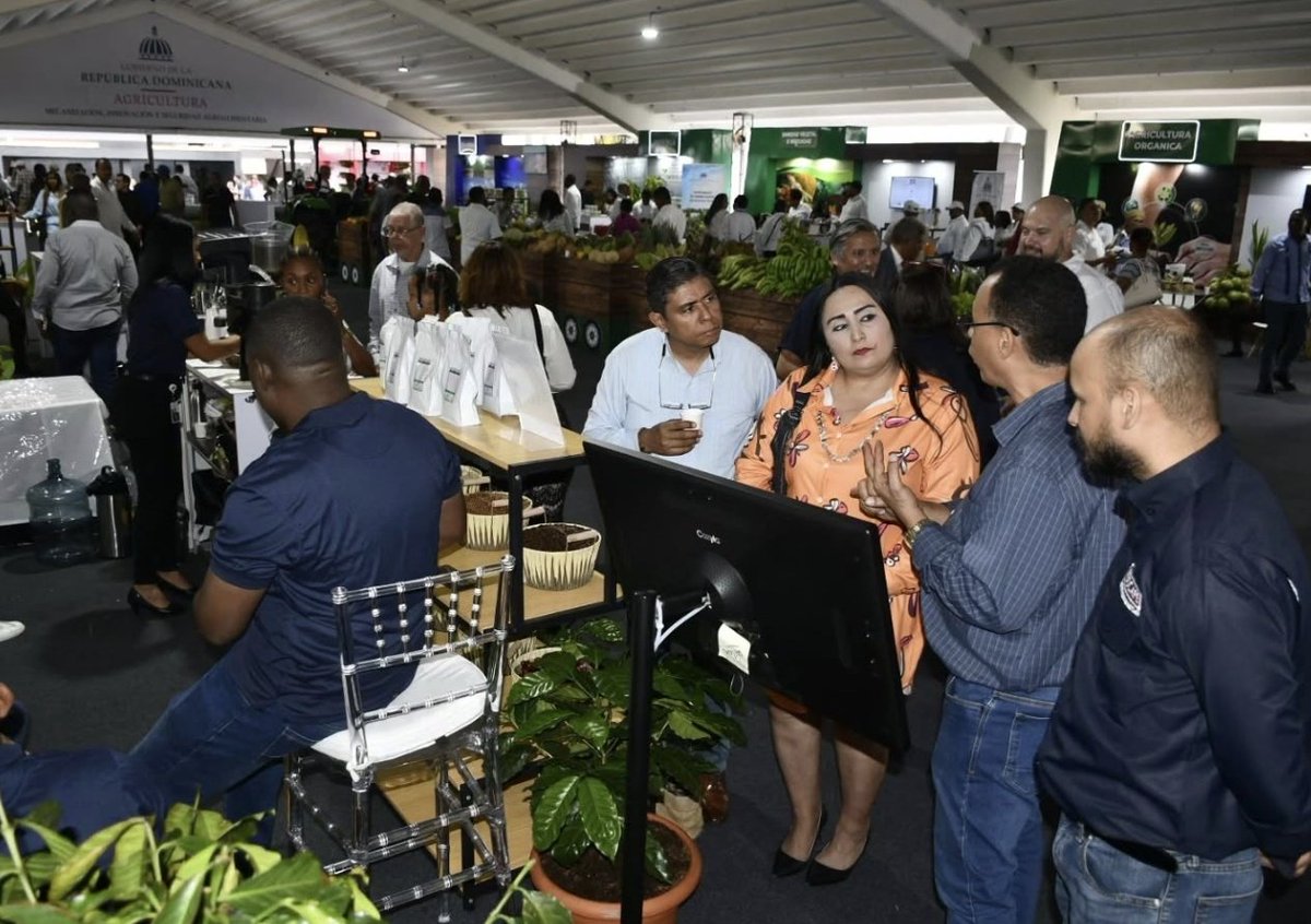 INDOCAFERD_'s tweet photo. El Instituto Dominicano del Café (INDOCAFE) participó en la inauguración de la Feria Nacional Agropecuaria, que se celebra del 12 al 22 de marzo de 2026 en la Ciudad Ganadera.

El acto inaugural contó con la presencia del presidente de la República, Luis Abinader. https://t.co/RZ5X9YVbIG