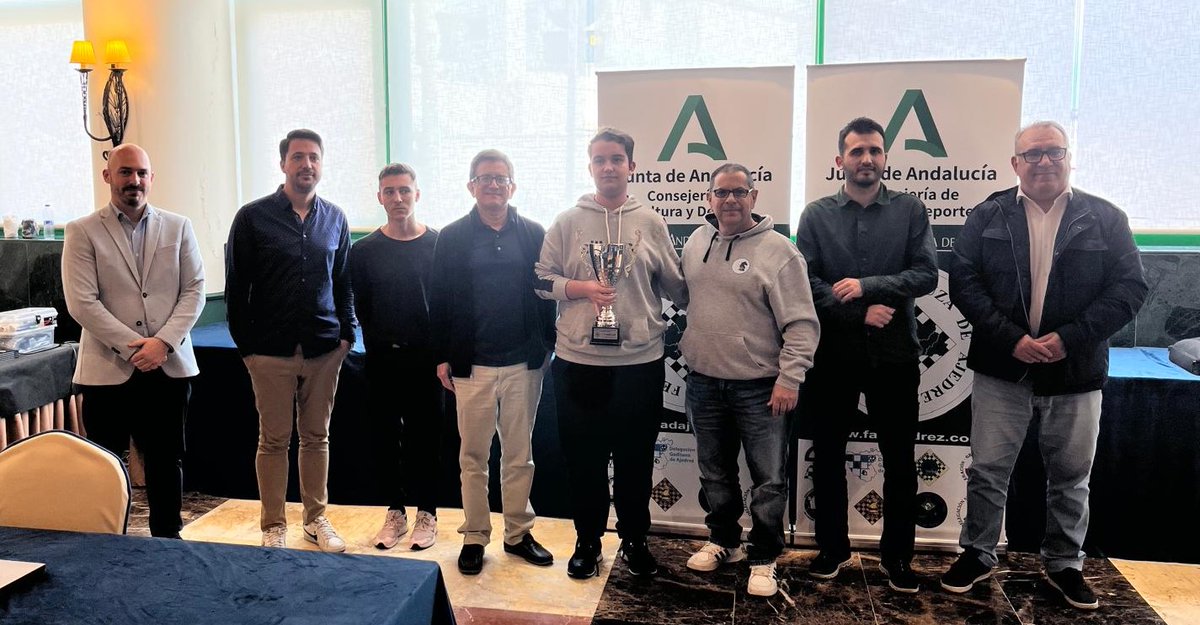 AjedrezCoin's tweet photo. TEMPORADA HISTÓRICA DEL CLUB AJEDREZ COÍN
Se cierra la Liga Andaluza… y vaya temporada hemos firmado.
Coín 1 Prodomasa
- Campeón del grupo oriental
- TERCEROS DE ANDALUCÍA en la Fase Final
En el grupo E
Coín 3 Capricho Helado — CAMPEONES
Coín 2 Cárdenas — SUBCAMPEONES
@AytoCoin https://t.co/lQMz8Ll2MX