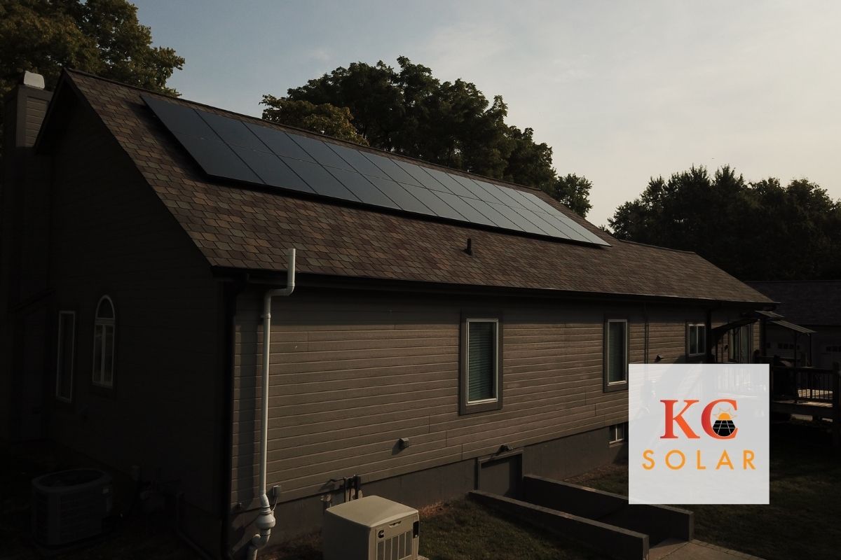KCSolardotNet's tweet photo. "Whether you’re moving in one year, five years, or more, solar panels can increase your home’s value and be a great financial choice — even in retirement." 🤑👉 https://t.co/DkVyY3OSR9

#kcsolar #retirement #gogreen https://t.co/5ZkMA5EMVz