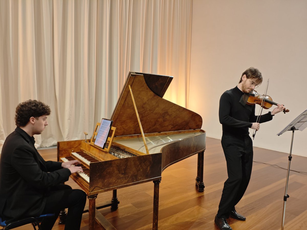 Hoy en Santa Ana finaliza el ciclo de música antigua con la interpretación de obras maestras de los clásicos. La joven promesa de Carmona, el violinista Andrés Murillo es acompañado al piano por Guido García (clave) <a href="/CarmonaAyto/">Ayuntamiento Carmona</a> <a href="/turismocarmona/">Turismo Carmona</a> <a href="/consev/">ConservatorioSevilla</a>