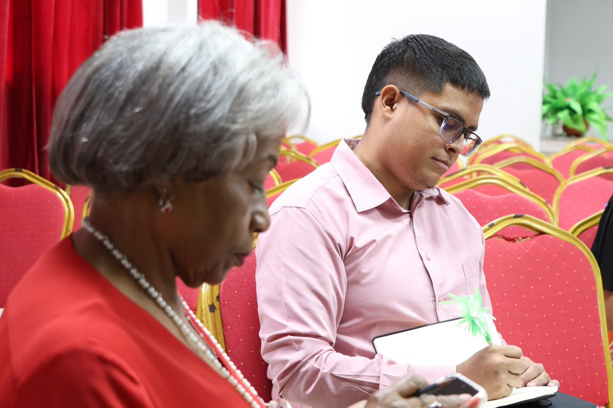 Ministerio de Educación de Panamá tweet media