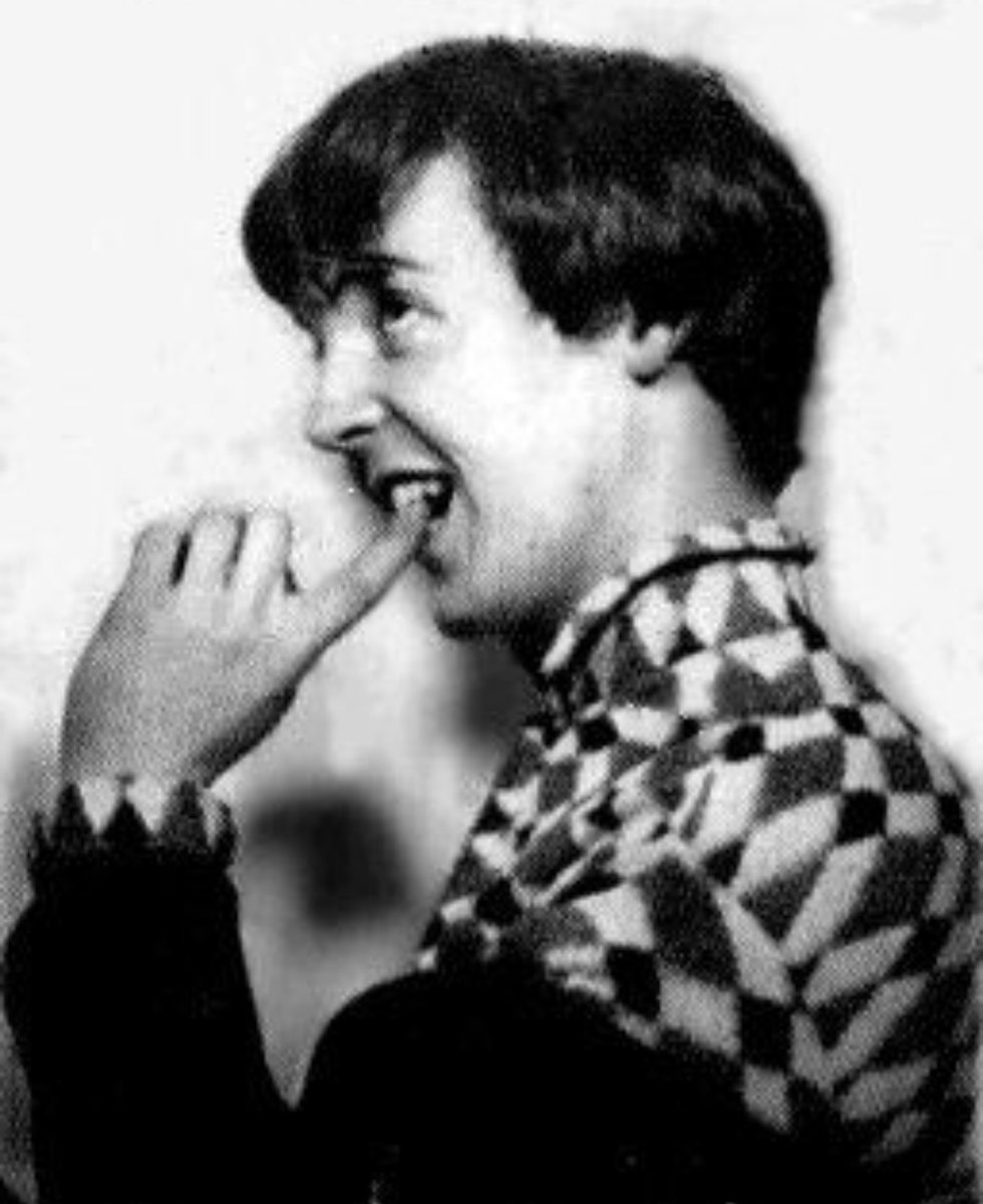 LesbianPaul tweet media