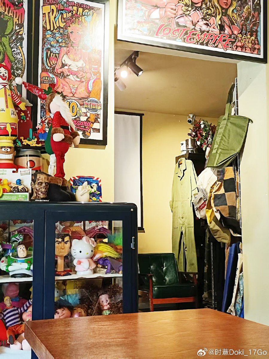 alexandra de jonge tweet media