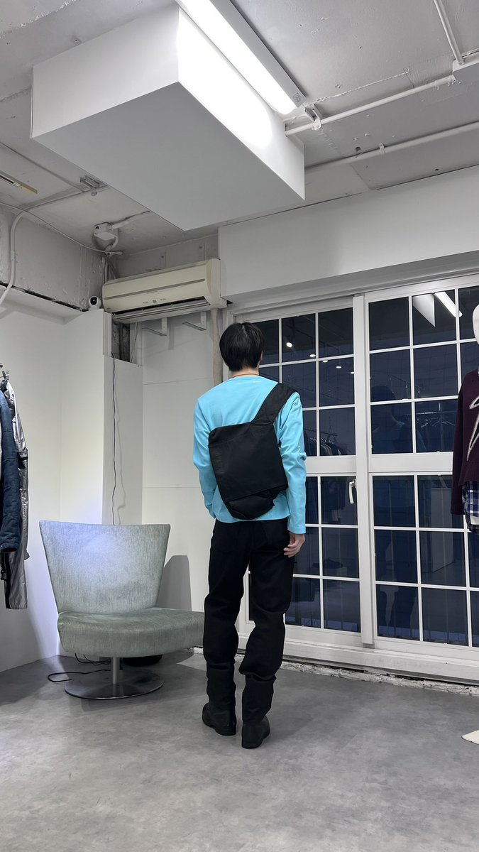 👚COMME des GARÇONS
👖 HELMUT LANG
👜 HELMUT LANG