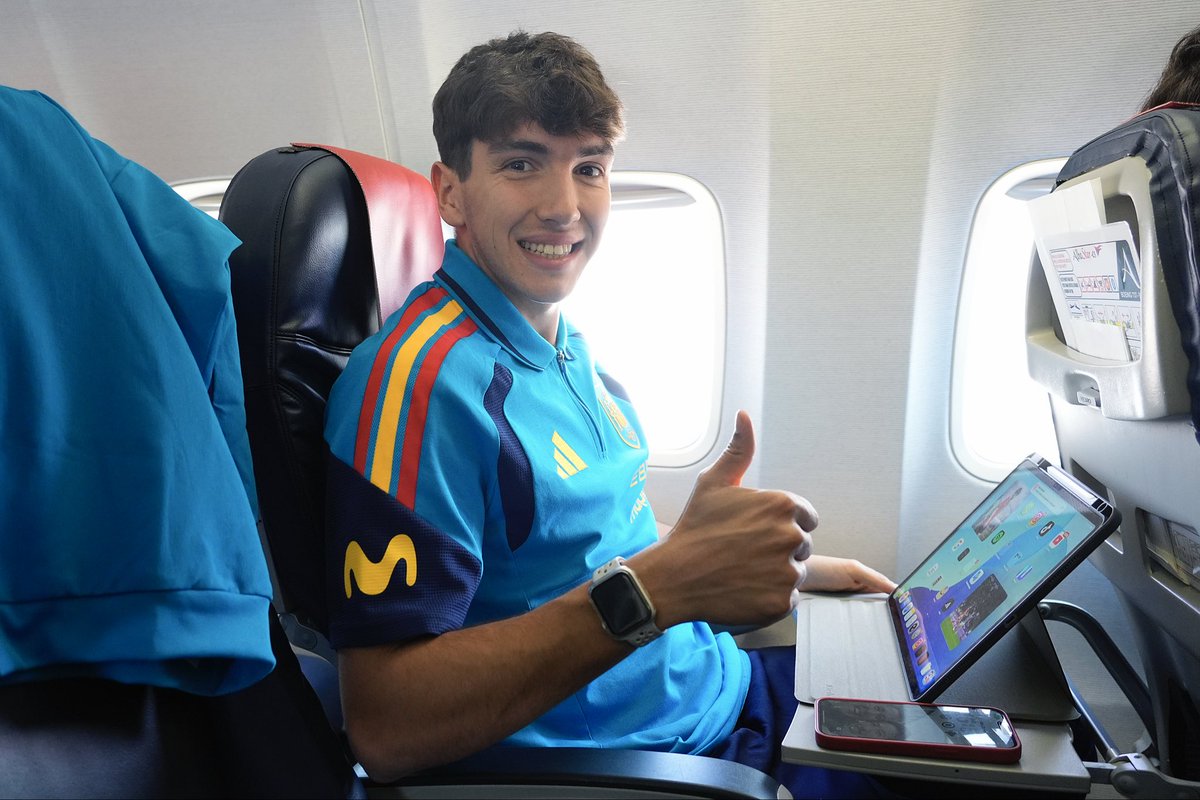 SEFutbol's tweet photo. ¡EN MARCHA!

✈️ La #SUB21 pone rumbo a Chipre para un nuevo partido de clasificación. 

#U21EURO | #NuestraBase https://t.co/Wus5BHxaoS