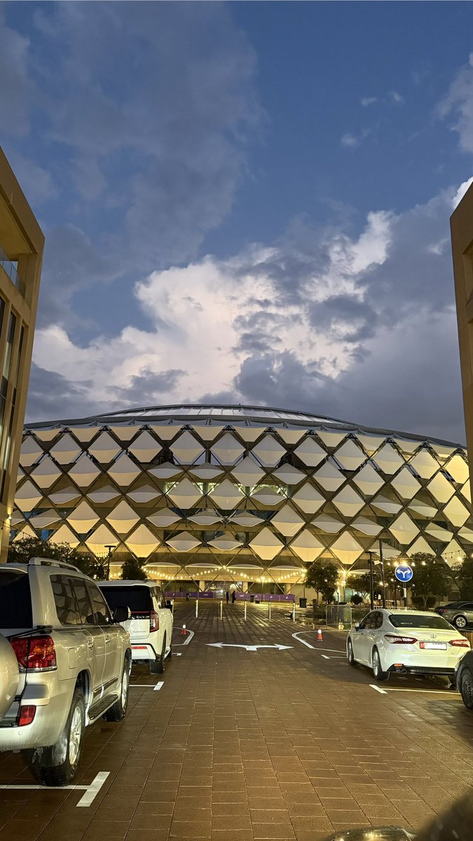 استاد هزاع بن زايد tweet media