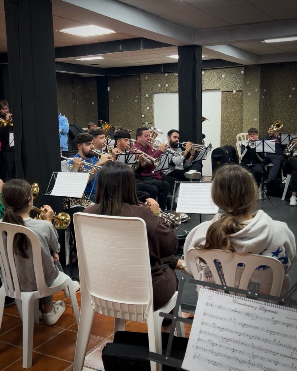 BCTNazarenoUtr's tweet photo. 🟣 Seguimos trabajando en los últimos ensayos.
Afinando y dejando listo lo que llevamos meses preparando.

#semanasanta26 #cornetasytambores #bctjesusnazareno https://t.co/KcNlHWzETx