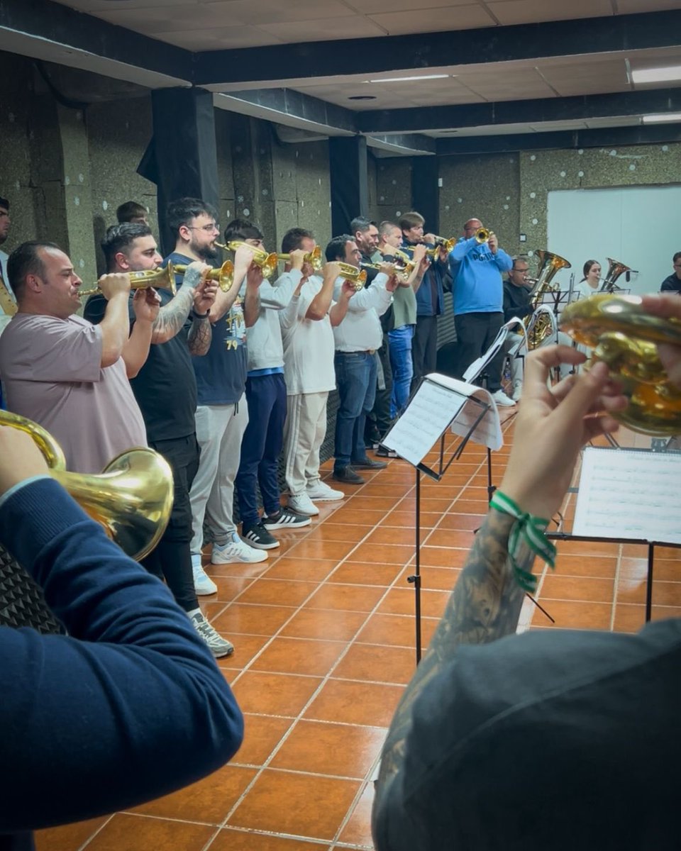 BCTNazarenoUtr's tweet photo. 🟣 Seguimos trabajando en los últimos ensayos.
Afinando y dejando listo lo que llevamos meses preparando.

#semanasanta26 #cornetasytambores #bctjesusnazareno https://t.co/KcNlHWzETx