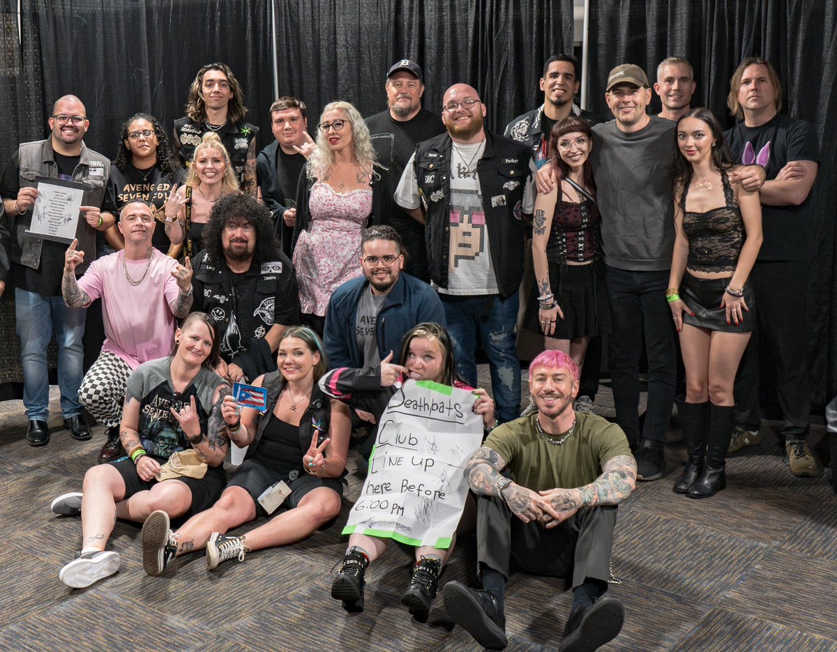 meghan 💿 tweet media