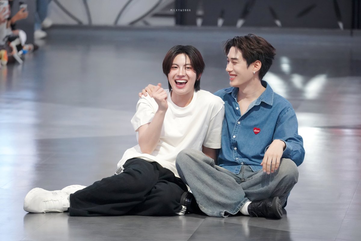 มกว tweet media