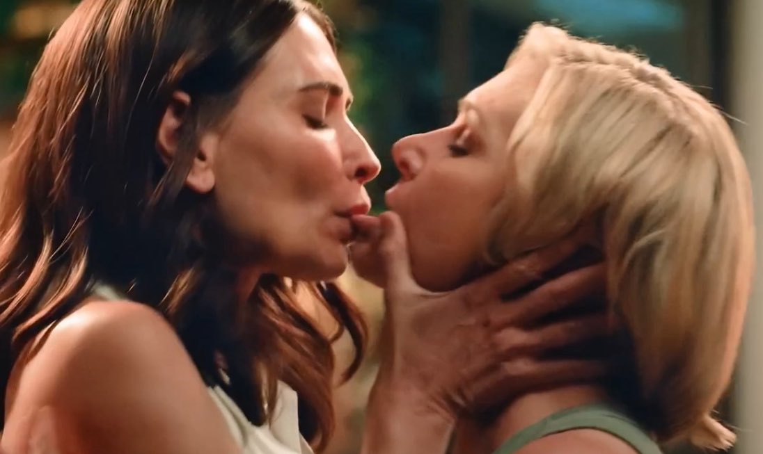 angela🌷(on the yuribus) tweet media