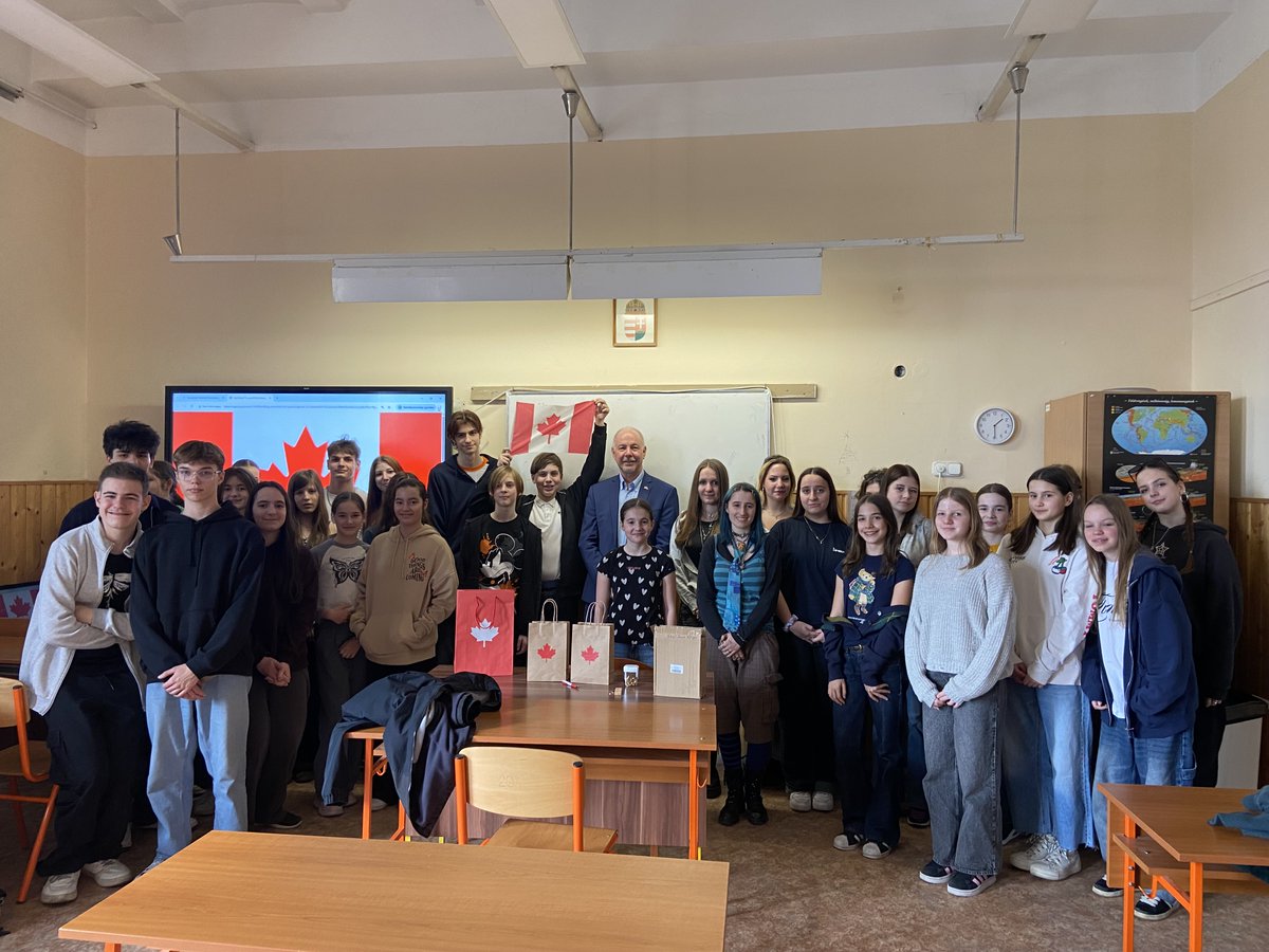 Canada en Hongrie tweet media