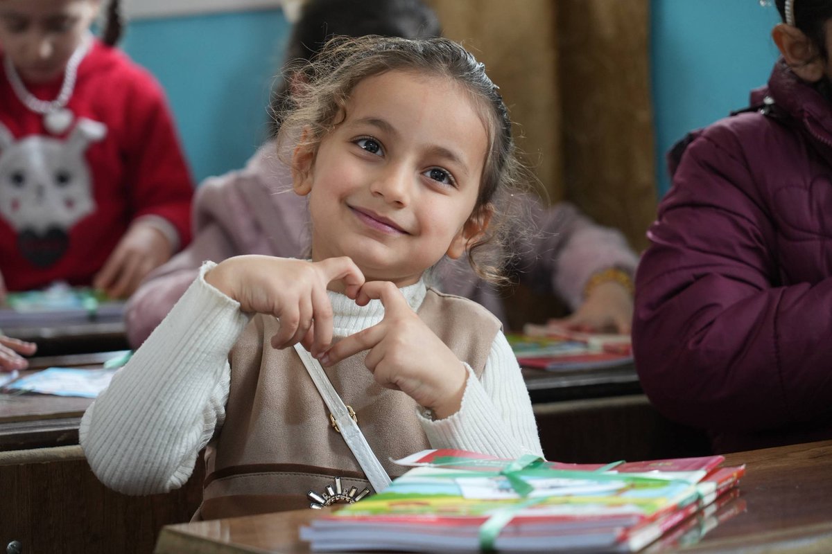 #Syria: textbook distribution is rarely fun or engaging.

Today, #Idlib schools changed that 👇