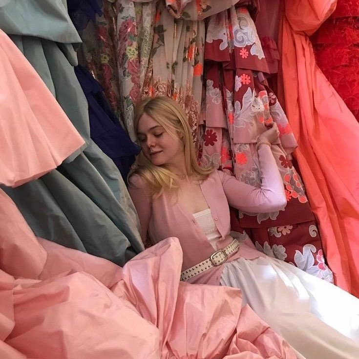 ELLE FANNING'S STYLE tweet media