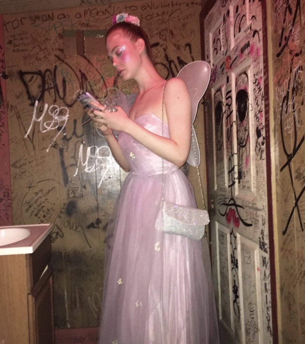 ELLE FANNING'S STYLE tweet media