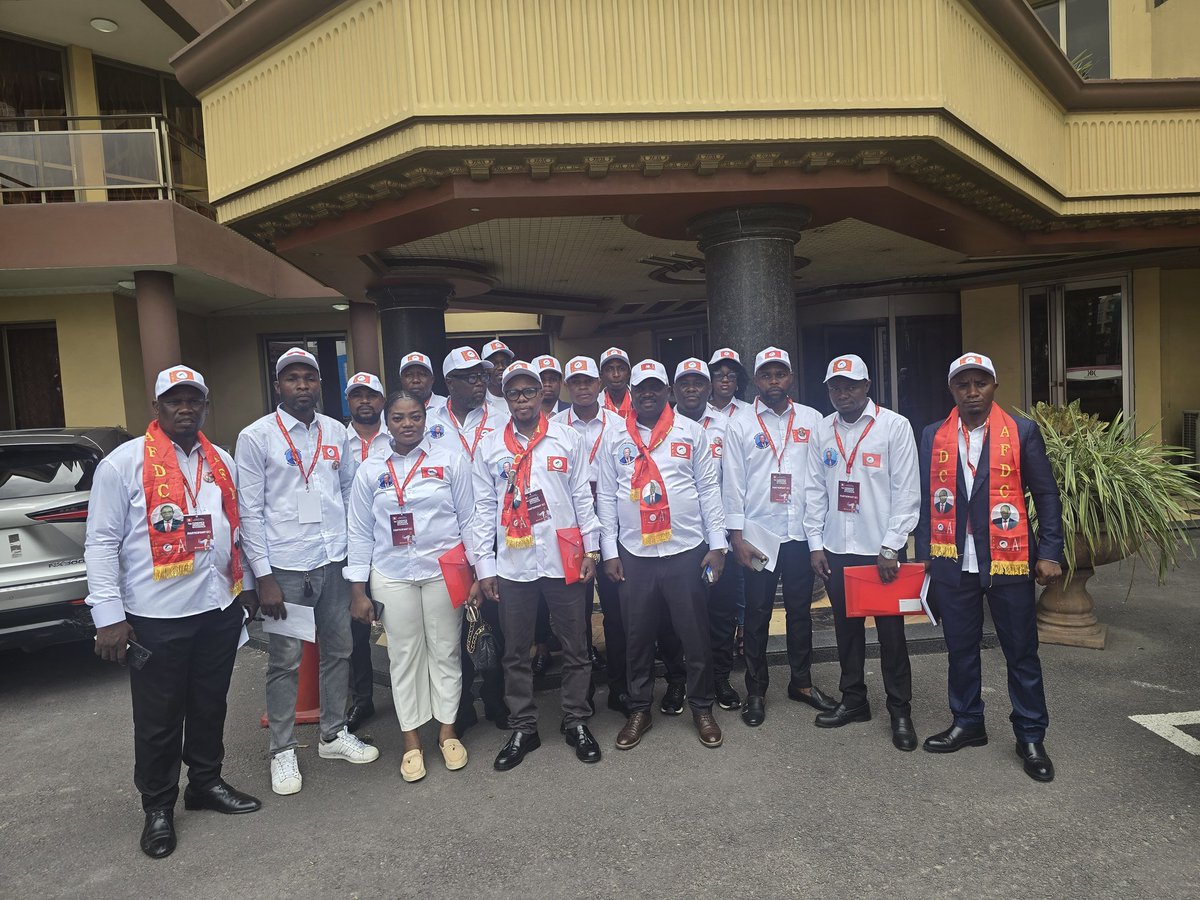 Contrairement aux déclarations d'une groupuscule portée par le nouveau venu au parti Otto BAHIZI, le président statutaire et Autorité Morale Modeste Bahati Lukwebo n'est pas destituée du parti.