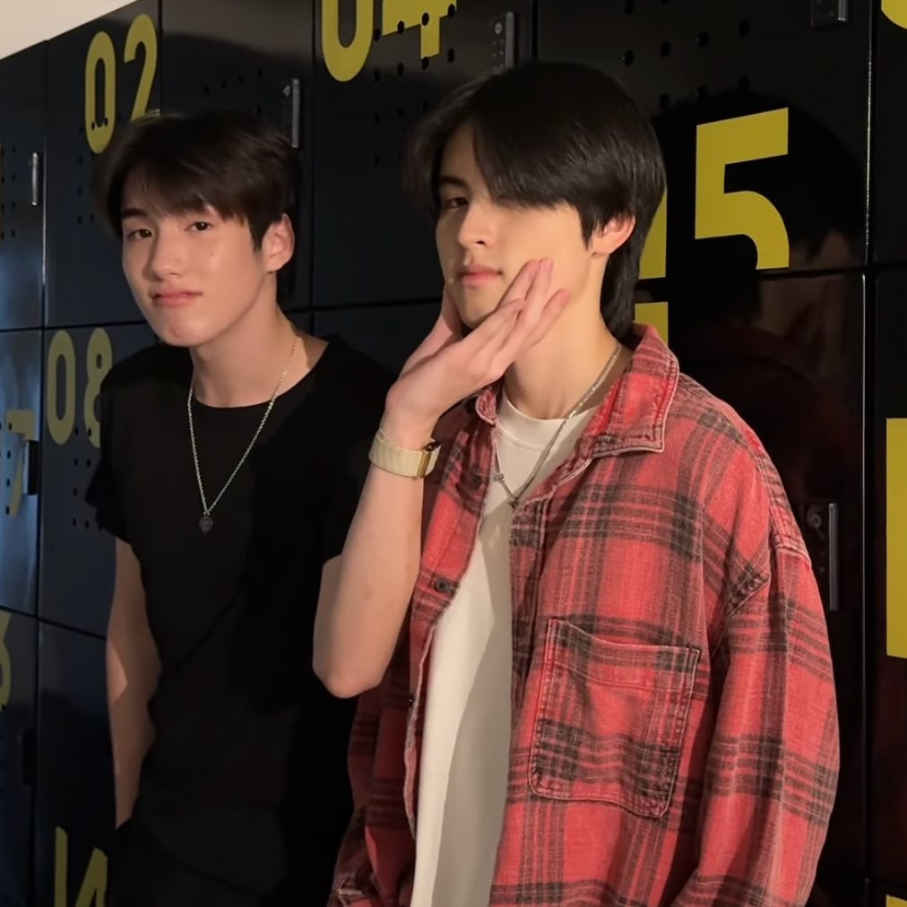 เก่งกับคนทั้งอำเภอ แต่หงอกับเธอคนเดียว

#เฮียภูหนูเอ #พยุ่งเพี่ยง