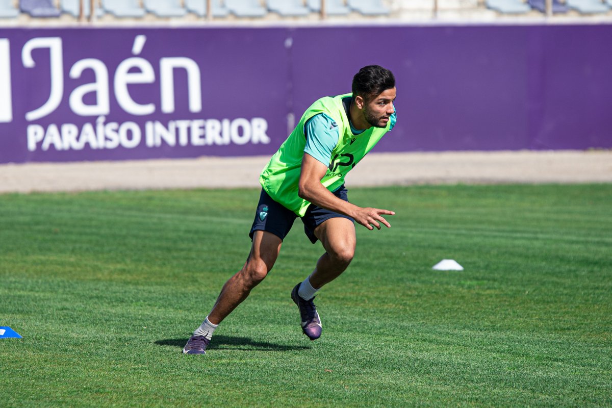 RealJaenCF's tweet image. ⚽️💪 El equipo no se detiene: trabajo, esfuerzo y mirada puesta en el próximo reto

#RealjaénCF2526 #Entrenamiento