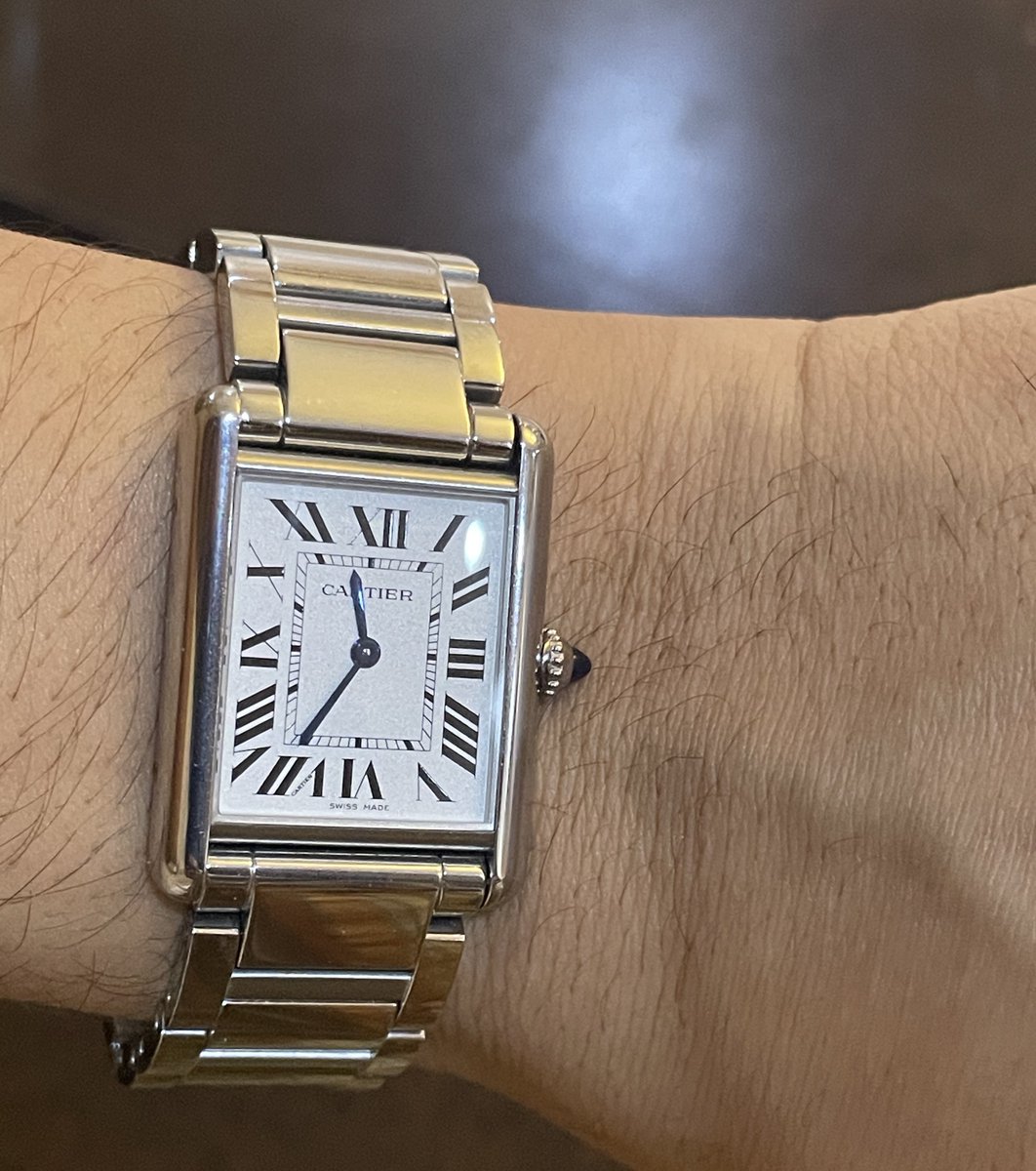 OOsaiimi's tweet photo. @World_watchs التانك بنظري اجمل شي، خصوصًا الجلد منها لكن لاتشتري الجلد وانما اشتر ستيل ثم غير الى الجلد؛ لان التغيير من الجلد لستيل يكلف ١١٠٠٠ https://t.co/Niev5JP7tS