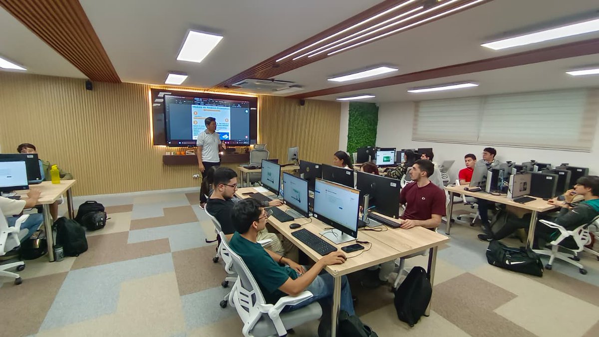 UscoFaceconomia's tweet photo. 📊 Estudiantes de Economía USCO participaron en el Simulacro Nacional Saber Pro 2026-1 (AFADECO).

La jornada fortaleció sus competencias en análisis económico y preparación para las pruebas de Estado.

🏆 Los mejores puntajes podrán obtener la Tarjeta Profesional sin costo. https://t.co/AfXUC3kYJ0