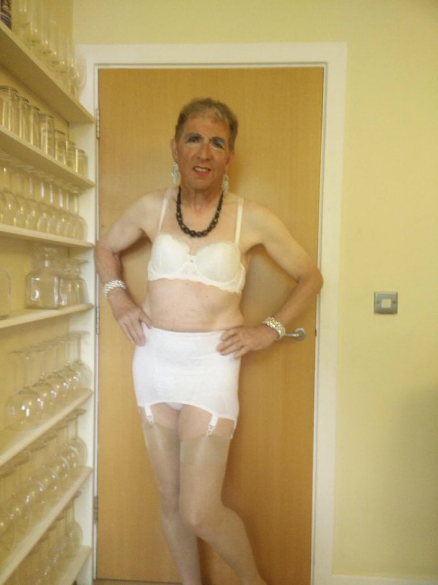 Sissy Helen tweet media
