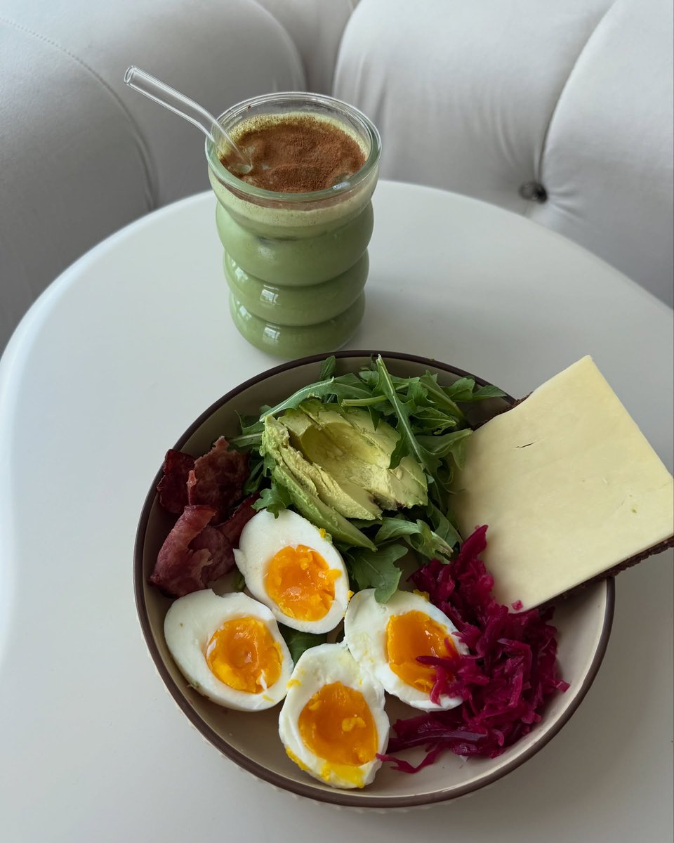 The softness of eggs, the crispness of vegetables, the refreshingness of smoothies—health can be exquisite too. What do you eat for breakfast?
