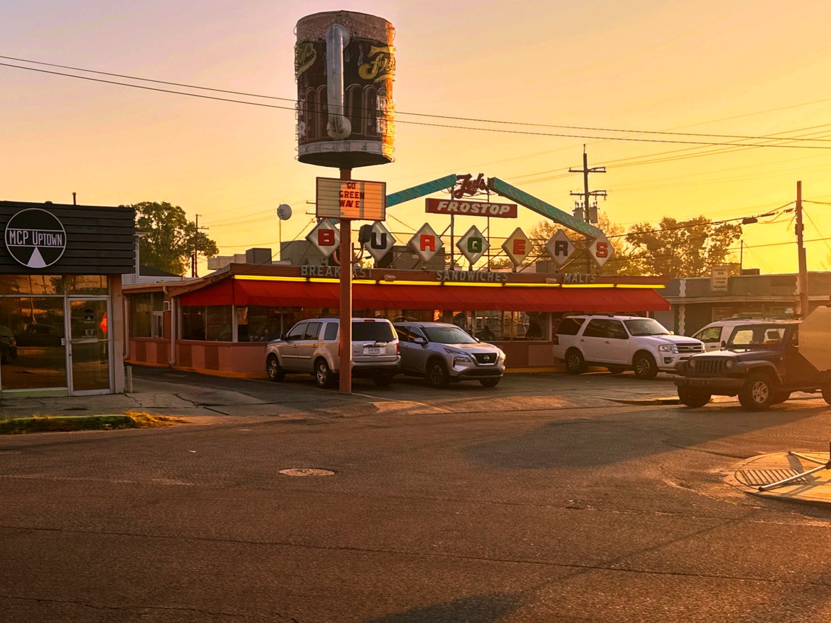 DavidMora's tweet photo. Ted’s Frostop Appreciation Post 🍔🍟🥤

#NewOrleans https://t.co/dBtWxioRpb