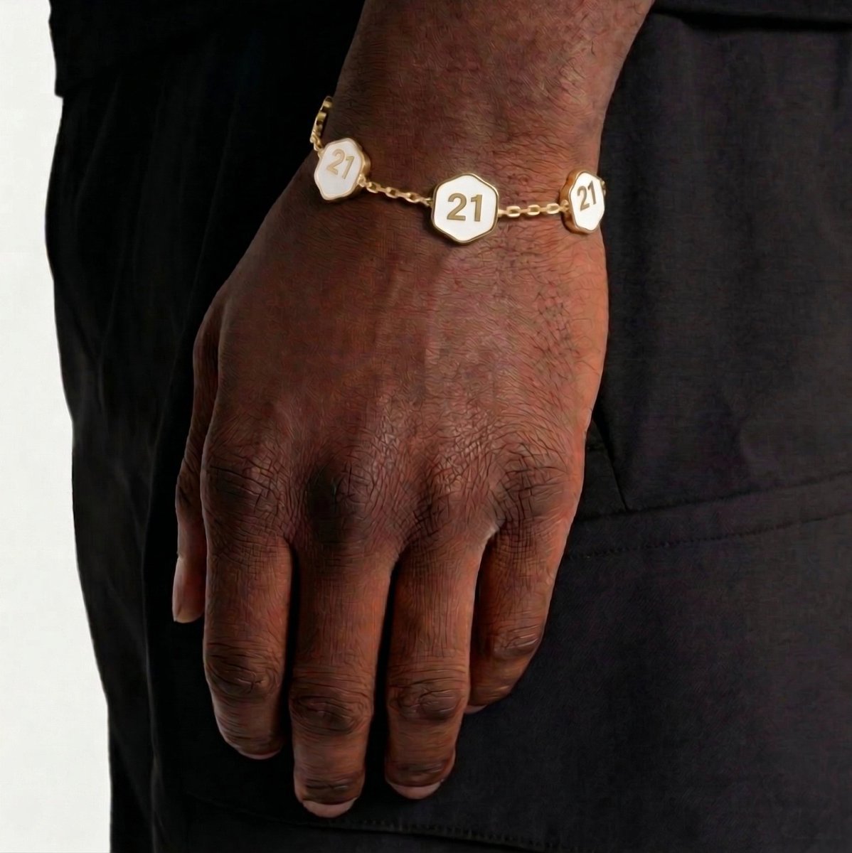 21shares tweet media