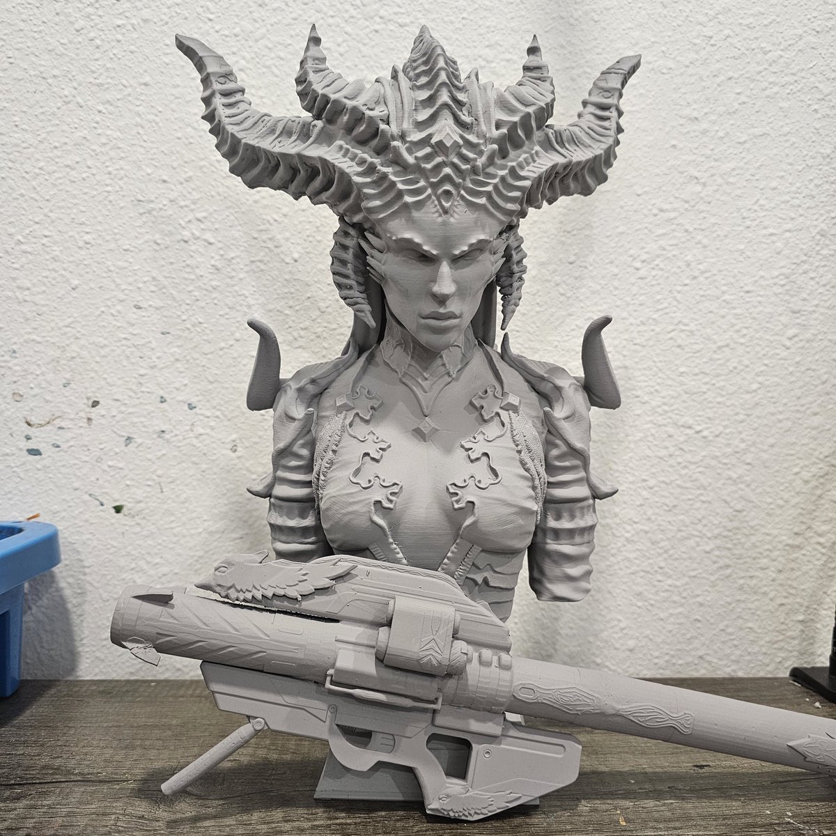 ChloeSaurasCrafts tweet media