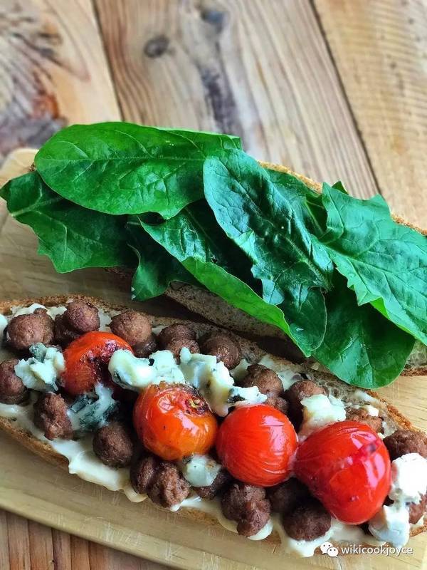 aga kaczmarek tweet media