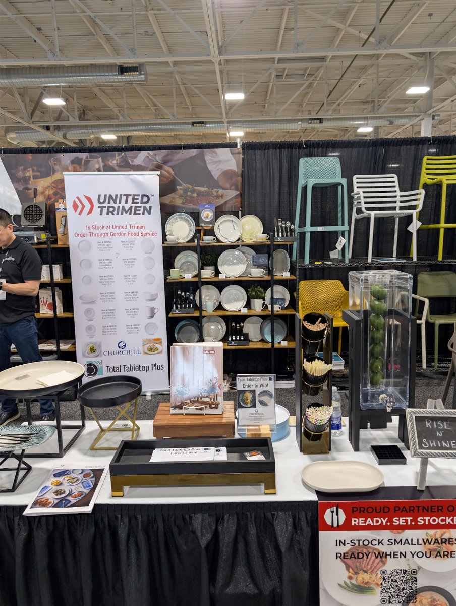 TotalTablePlus's tweet photo. We are having a great time with @GFSCanada  and @UnitedTrimen at the Toronto GFS show!!

Stop by booth 128B for your chance to win some gorgeous Churchill Tide plates! 🎉🔥

#tabletoppresentations #chefsofX #tradeshowseason https://t.co/V8w00kVr0A