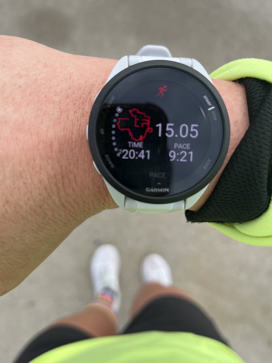 LindsayIRL's tweet image. Runners: Up at 4 am. Eat, hydrate,  bathroom. Start in the dark. Dodge morning traffic. Maybe it rains unexpectedly (it did). Some chafing midway thru.

Also runners: Great way to start the day!

#marathontraining #running #workout #wellness #fitness #healthyhabits #gratitude