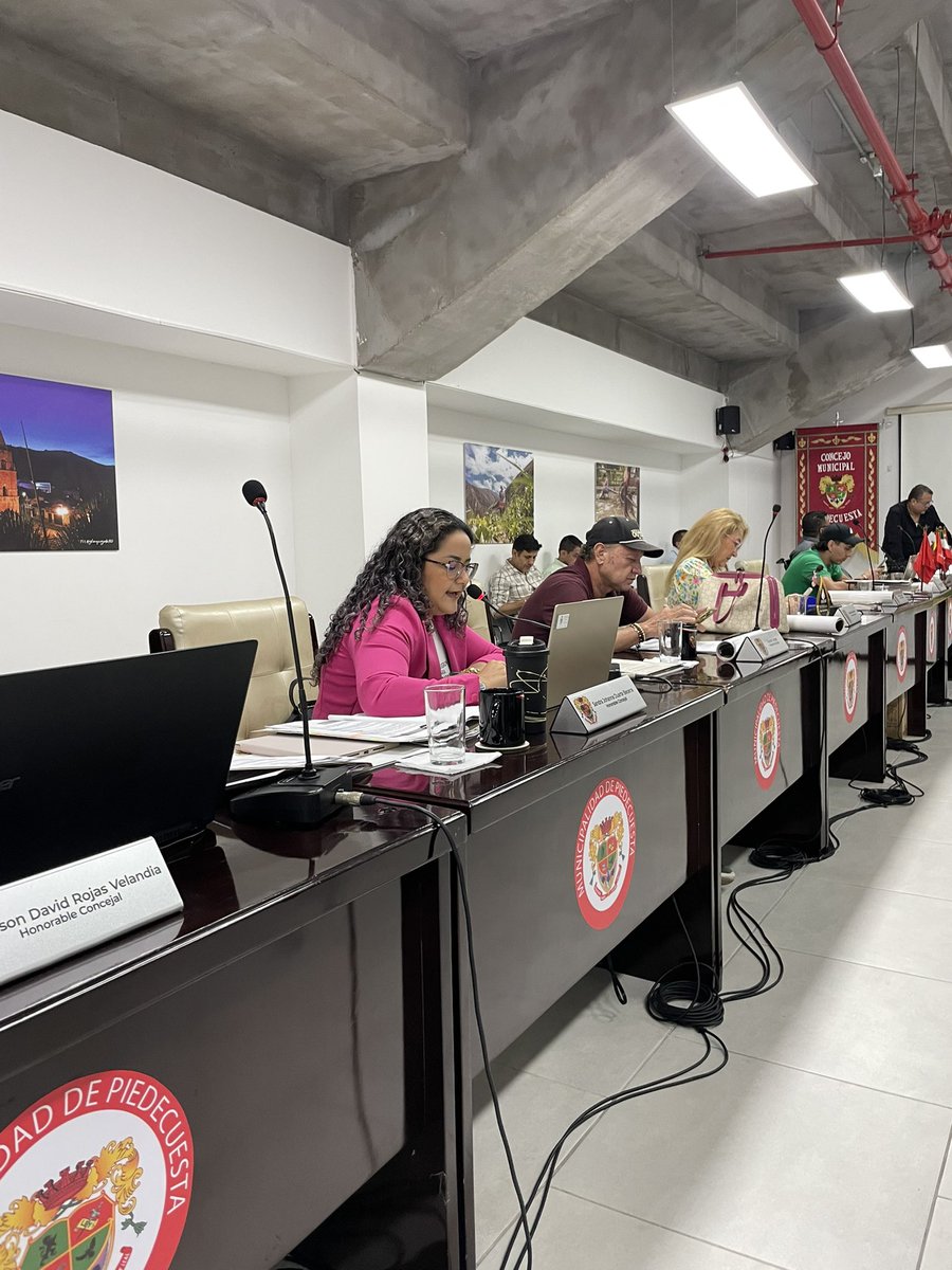 “@metrolinea no asiste al Concejo de Piedecuesta porque no tiene nada: no hay buses, no hay estaciones, no hay nada”. Concejal Sandra Becerra <a href="/alcpiedecuesta/">Alcaldía de Piedecuesta</a> <a href="/AreaMetroBga/">Área Metropolitana de Bucaramanga</a>