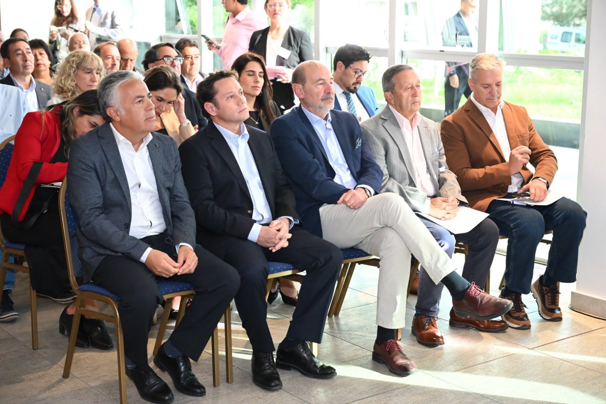 El Paso Pehuenche necesita consolidarse dentro de la red de conectividad binacional y en eso estamos trabajando. En un nuevo encuentro de integración con el gobernador de Maule, Pedro Álvarez Salamanca Ramírez, y los alcaldes de San Clemente y El Romeral, nos reunimos con el