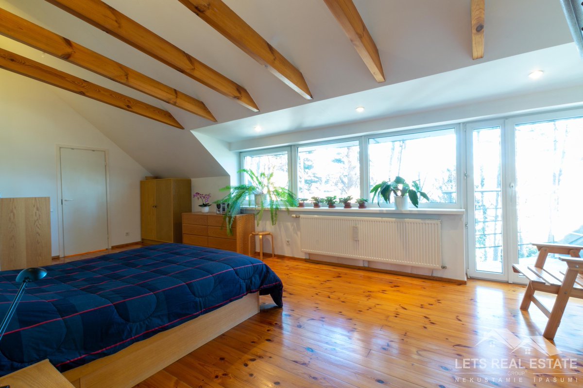 LetsRealEstat's tweet photo. PĀRDOD: 453 m² māja, 2422 m² zeme, Bernātu iela 8, Mežaparks, Rīga, Latvija.
Cena: 850000 EUR
Links: https://t.co/1HXRU0AkMt
Lets Real Estate Group SIA
Tālr.: +37120016507 | +37120032417
E-pasts: info@lregroup.lv
Mājas lapa: https://t.co/OHSTgngY4l https://t.co/pMuSmSNDP9